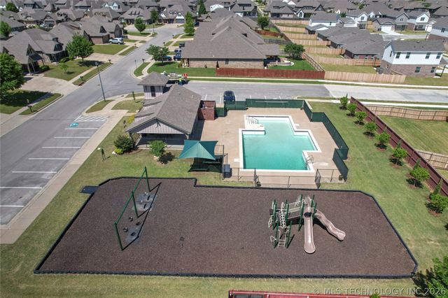 17527 E 43rd Street, Tulsa, OK 74134