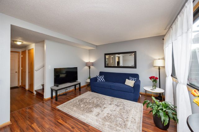 5118 Bel Aire Road, Des Moines, IA 50310