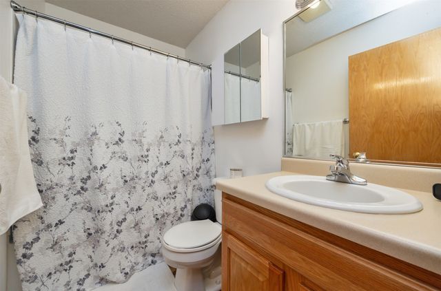 5118 Bel Aire Road, Des Moines, IA 50310