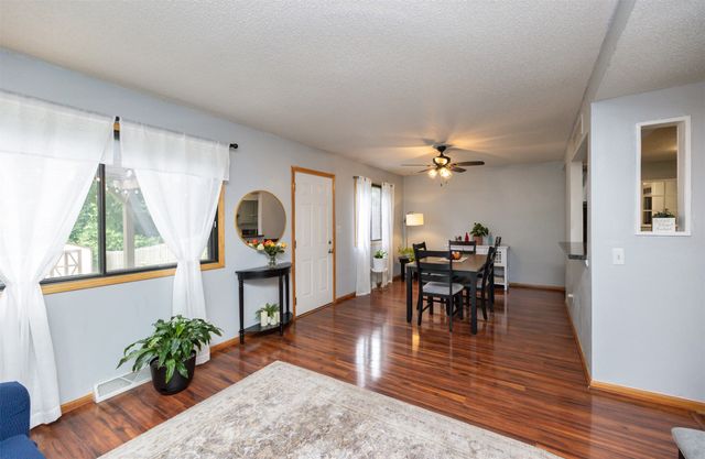 5118 Bel Aire Road, Des Moines, IA 50310