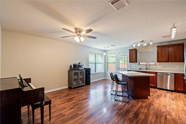 3812 Amanda Drive, Dickinson, TX 77539