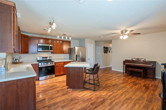 3812 Amanda Drive, Dickinson, TX 77539