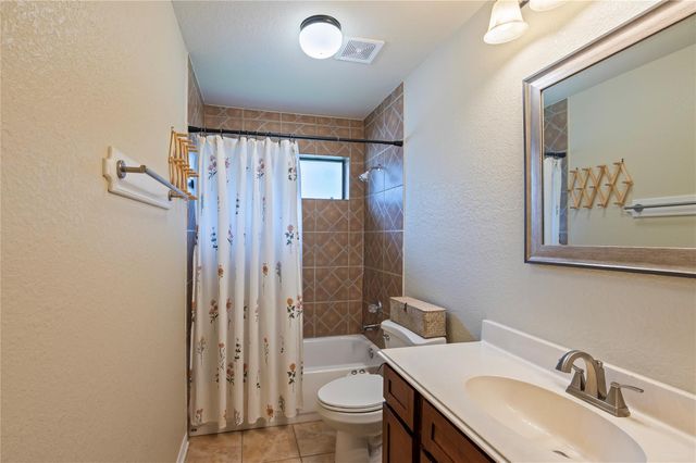 3812 Amanda Drive, Dickinson, TX 77539