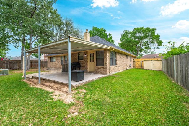 3812 Amanda Drive, Dickinson, TX 77539