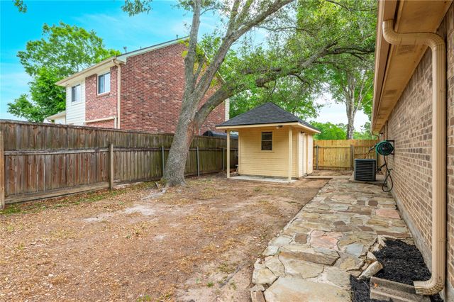 3812 Amanda Drive, Dickinson, TX 77539