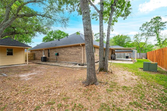3812 Amanda Drive, Dickinson, TX 77539