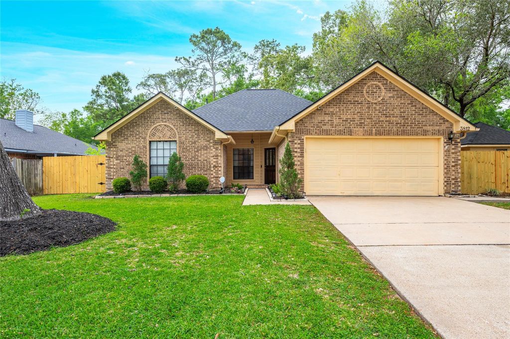 3812 Amanda Drive, Dickinson, TX 77539