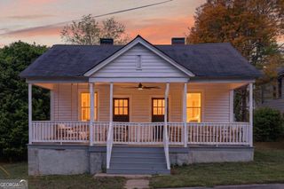 37 Poplar Street, Porterdale, GA 30014