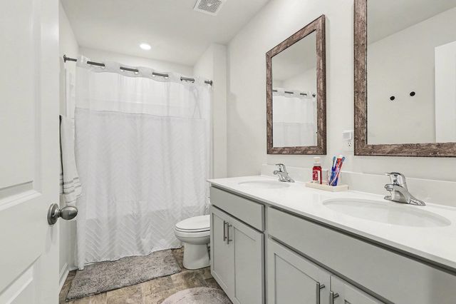 365 Valencia Circle, Wellford, SC 29385