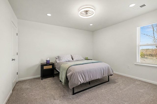 365 Valencia Circle, Wellford, SC 29385