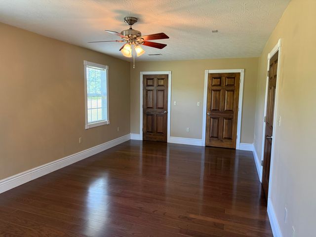200 Hudson Lane, Russell Springs, KY 42642