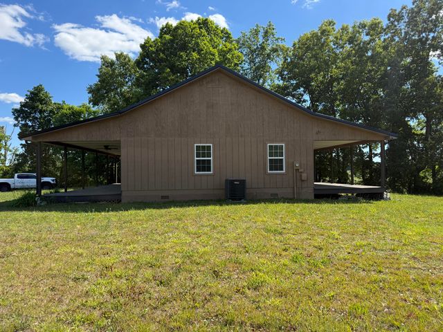 200 Hudson Lane, Russell Springs, KY 42642