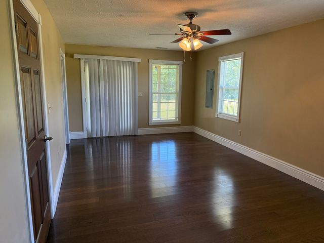 200 Hudson Lane, Russell Springs, KY 42642