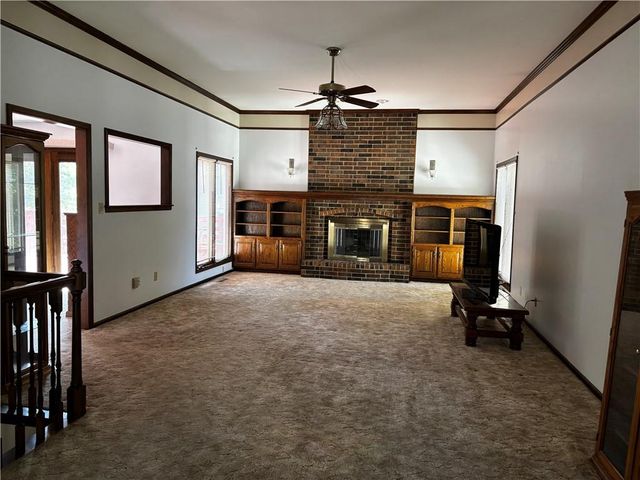 3005 S Viking Court, Independence, MO 64057