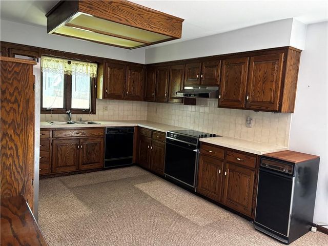3005 S Viking Court, Independence, MO 64057