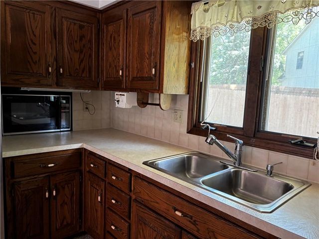 3005 S Viking Court, Independence, MO 64057