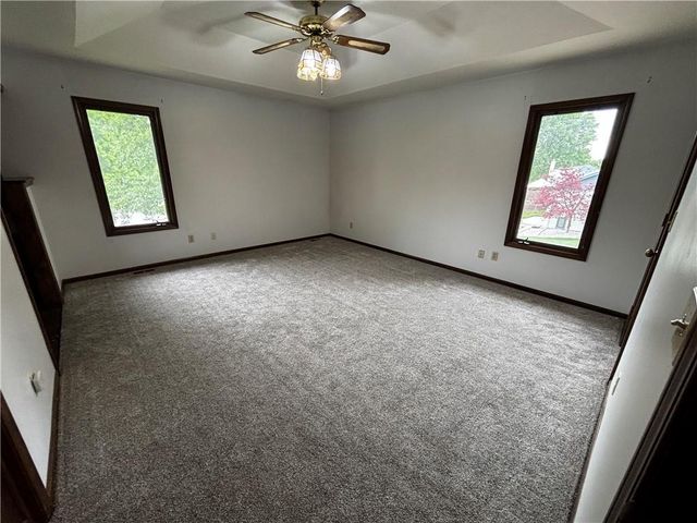 3005 S Viking Court, Independence, MO 64057