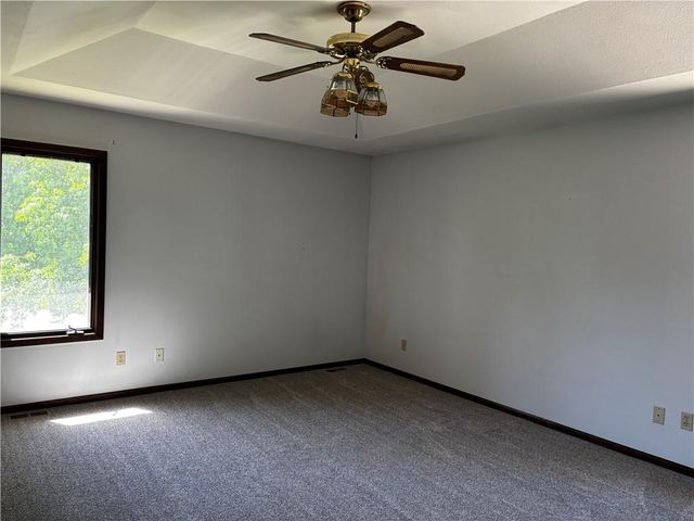 3005 S Viking Court, Independence, MO 64057