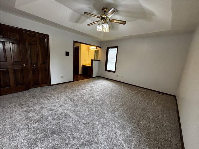 3005 S Viking Court, Independence, MO 64057