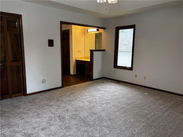 3005 S Viking Court, Independence, MO 64057