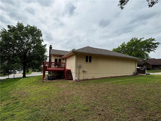 3005 S Viking Court, Independence, MO 64057