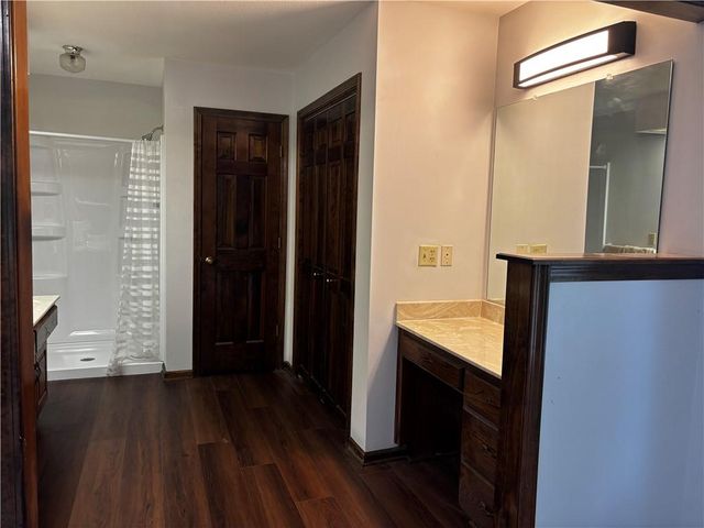 3005 S Viking Court, Independence, MO 64057