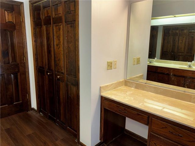 3005 S Viking Court, Independence, MO 64057