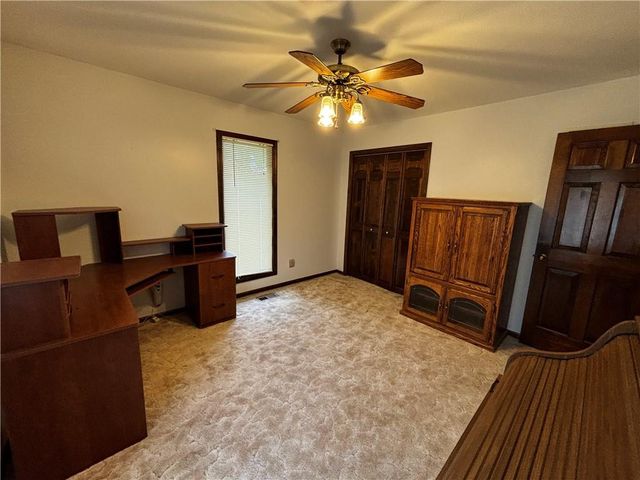 3005 S Viking Court, Independence, MO 64057
