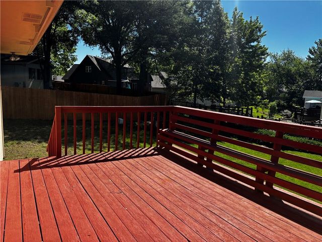 3005 S Viking Court, Independence, MO 64057