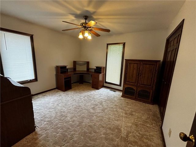 3005 S Viking Court, Independence, MO 64057