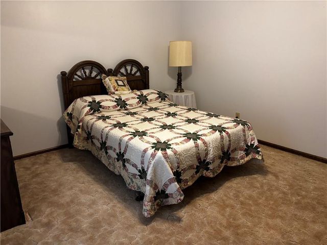 3005 S Viking Court, Independence, MO 64057