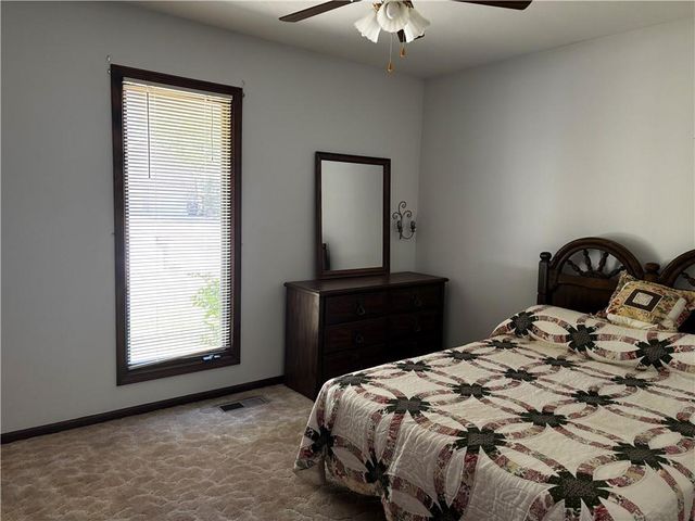 3005 S Viking Court, Independence, MO 64057