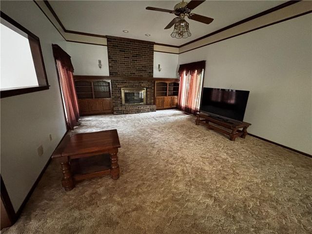 3005 S Viking Court, Independence, MO 64057