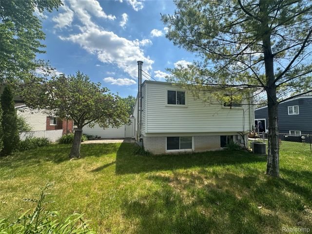 1111 Langley Boulevard, Clawson, MI 48017