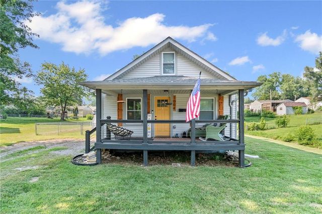 1004 Hickory Street, Excelsior Springs, MO 64024