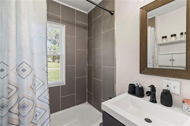 1004 Hickory Street, Excelsior Springs, MO 64024