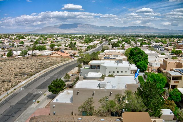 6334 Mojave Street NW, Albuquerque, NM 87120