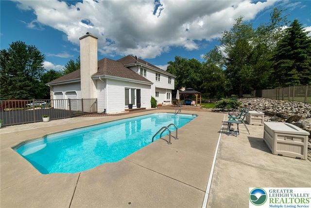 5526 Holiday Drive, Upper Macungie Twp, PA 18104