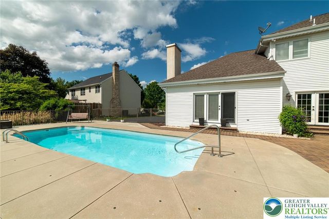 5526 Holiday Drive, Upper Macungie Twp, PA 18104