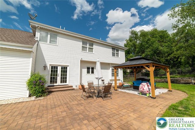 5526 Holiday Drive, Upper Macungie Twp, PA 18104