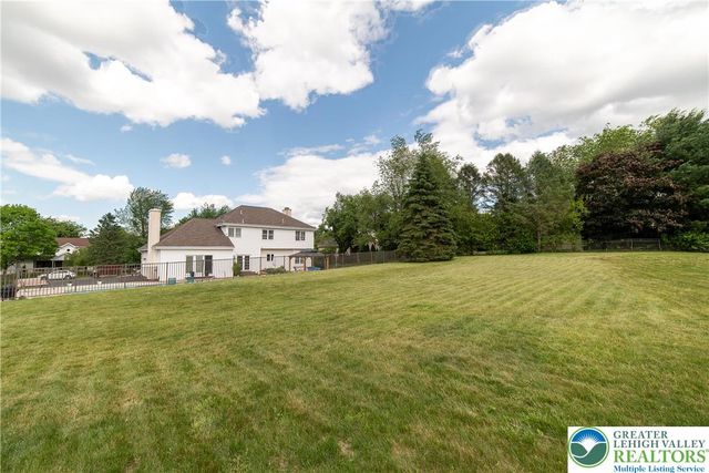 5526 Holiday Drive, Upper Macungie Twp, PA 18104