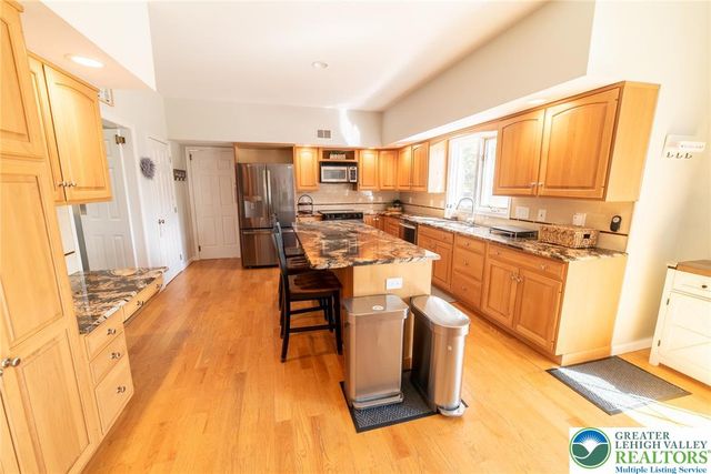 5526 Holiday Drive, Upper Macungie Twp, PA 18104
