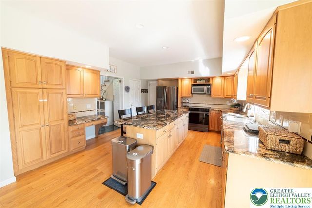 5526 Holiday Drive, Upper Macungie Twp, PA 18104