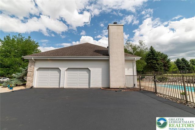 5526 Holiday Drive, Upper Macungie Twp, PA 18104
