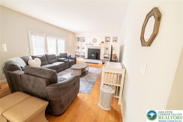 5526 Holiday Drive, Upper Macungie Twp, PA 18104