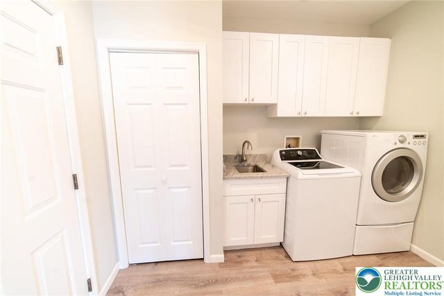 5526 Holiday Drive, Upper Macungie Twp, PA 18104