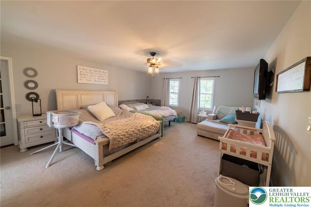 5526 Holiday Drive, Upper Macungie Twp, PA 18104
