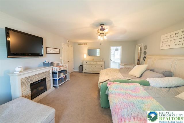 5526 Holiday Drive, Upper Macungie Twp, PA 18104