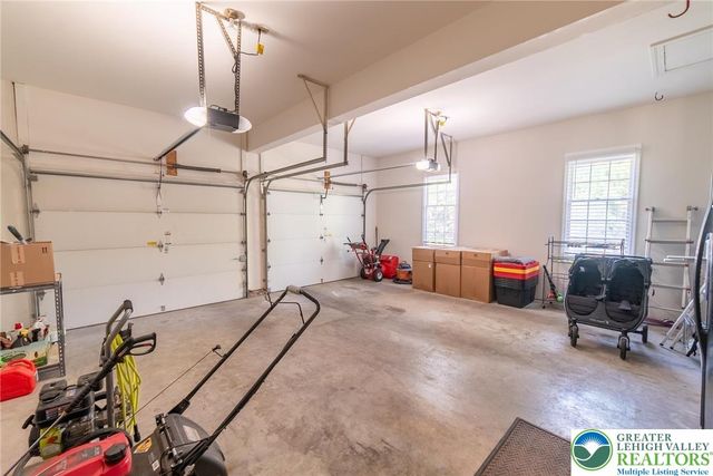 5526 Holiday Drive, Upper Macungie Twp, PA 18104