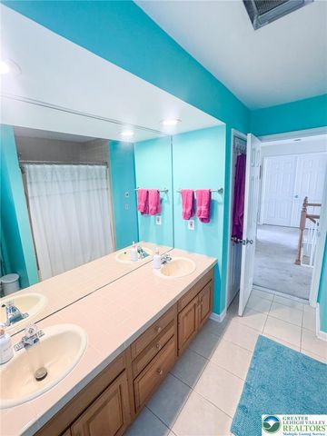 5526 Holiday Drive, Upper Macungie Twp, PA 18104